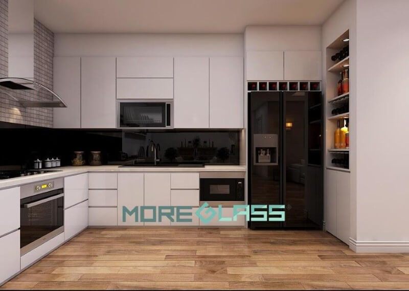 Trang trí mẫu kính ốp bếp màu đen cổ điển, sang trọng cho nhà bếp chung cư, nhà ở, biệt thự.